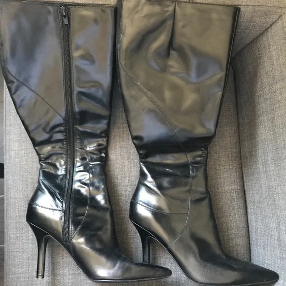 NINE WEST Pointy Black Leather Boots, Size 6.5 - Picture 2 of 6